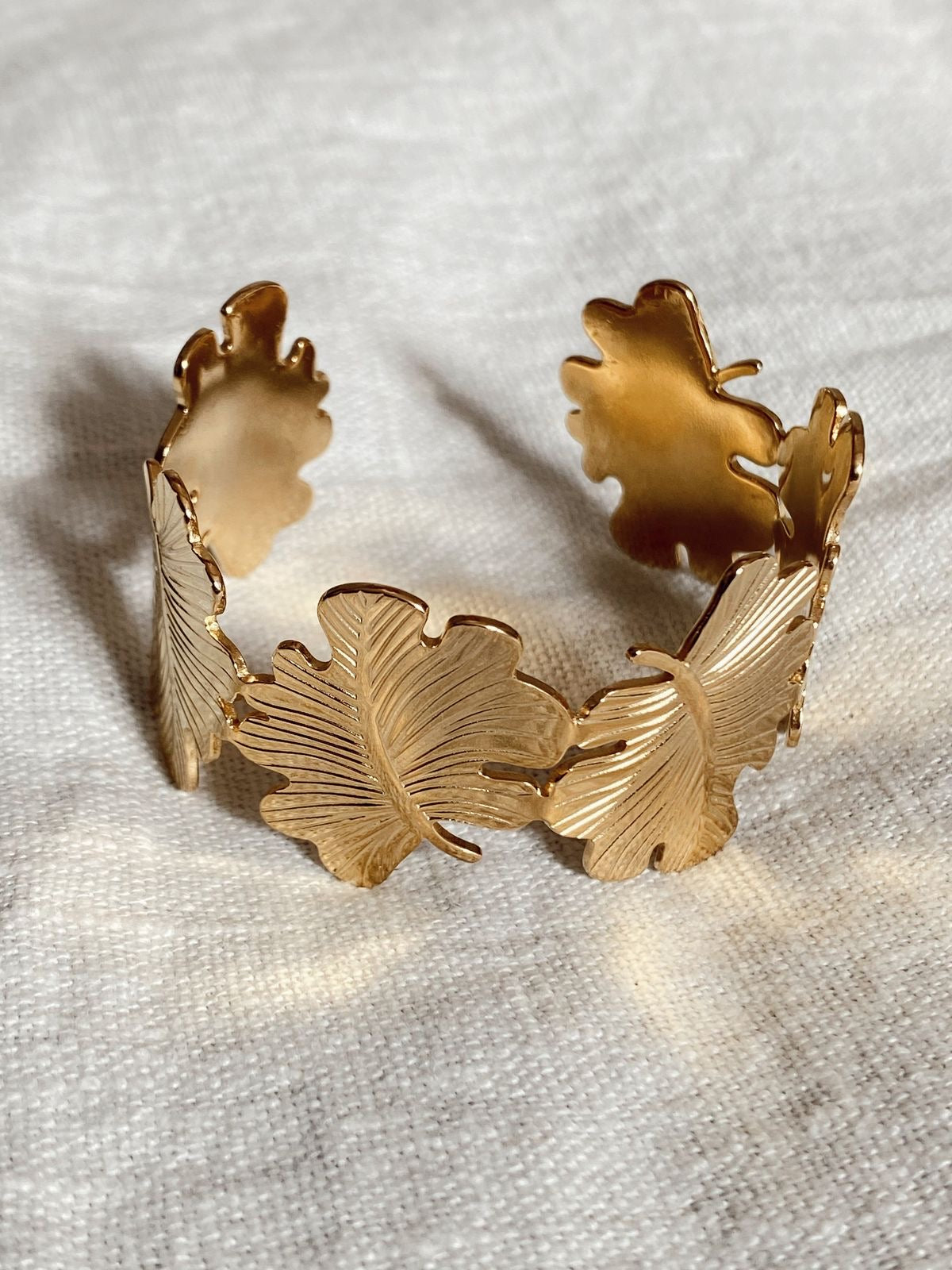 Chunky Leaf Gold Band